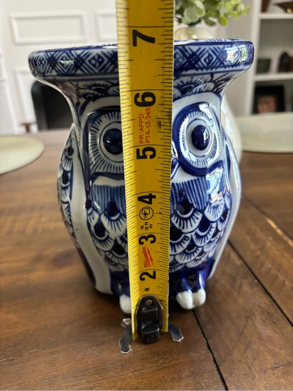 Blue and white porcelain owl plant stand